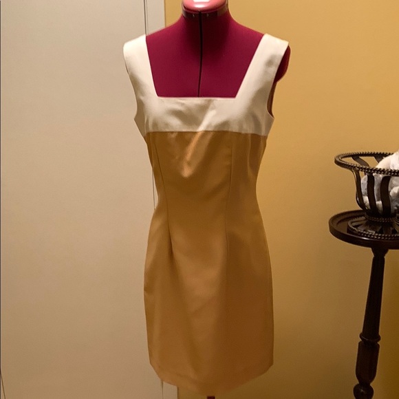 Elegant Tailor made Sleeveless Dress with Cropped Jacket - Picture 7 of 15